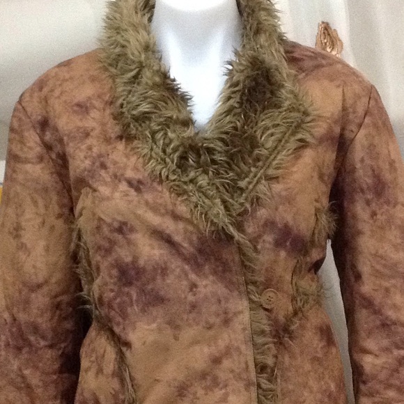 Winter warming beautiful coat. - Picture 1 of 5